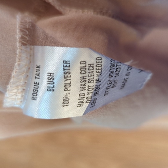 Pants Store Rogue layered tank with back slit in Blush, women's XS - Picture 3 of 3